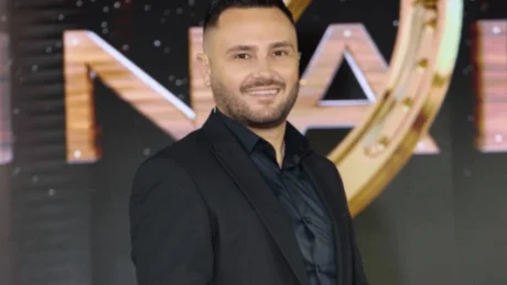 Tashmë PUBLIKE! Bes Kallaku BEFASON rrjetin me foton me partneren e re