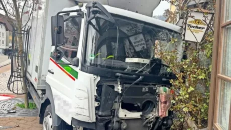 Ngjarje tragjike/ 29-vjeçarja dhe djali i saj 3-vjeç aksidentohen për vd*kje