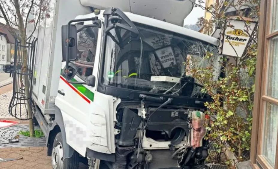 Ngjarje tragjike/ 29-vjeçarja dhe djali i saj 3-vjeç aksidentohen për vd*kje
