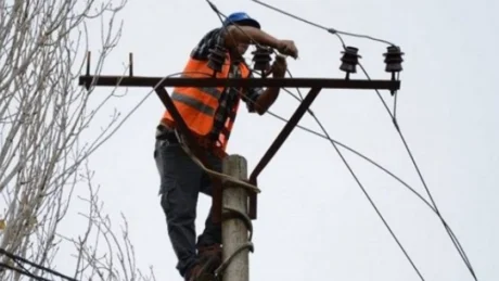Ngjarje tragjike! Ra në kontakt me rrymën elektrike, humb jetën punonjësi 35 vjecar i OSHEE-së