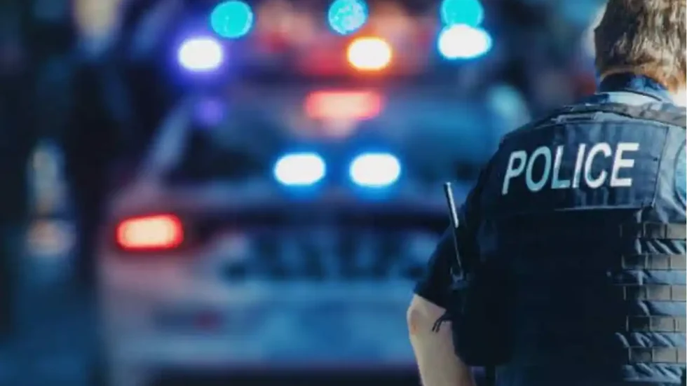 Gruaja vr*t burrin dhe dy fëmijët, më pas i jep fund jetës, mbijeton vetëm djali 3-vjeçar