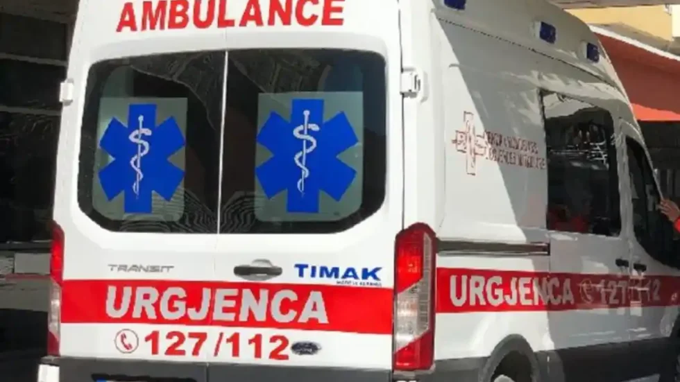 E rëndë, familjarët gjejnë 33-vjeçarin të vetv*rur në oborrin e shtëpisë…