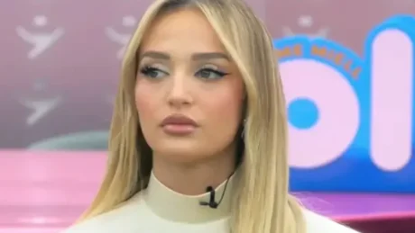 Nuk do e beson i dot! Ky qenka babai i Selin, portreti i panjohur që ka trazuar lojën brenda BBVA! (Foto)