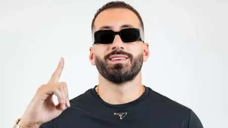 Partnerja e re nuk po i ndahet Jozit, shfaqet krah tij këtë herë me portret…