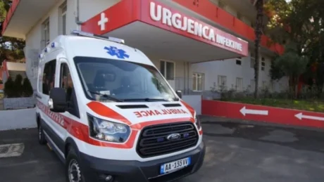 TRAGJIKE NE VEND: 17 vjecarja konsumon një sasi medikamentesh, URGJENTISHT dërgohet në spital