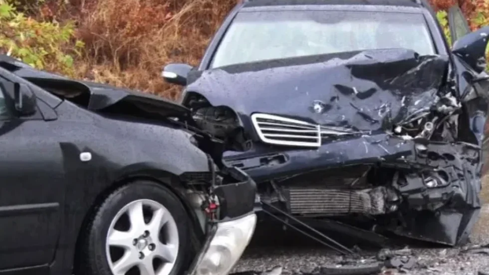 E Diela me aksident: 3 makina përpIasen me njëra-tjetrën, një pasagjere…