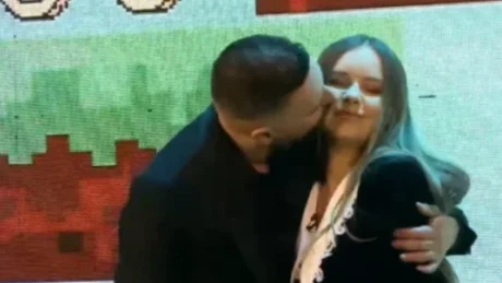 ‘Vajza e Mirit ishte shumë keq pas takimit me të atin…’ Miku i këngëtarit flet për gjendjen e rënduar të Artistes