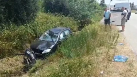 Aksident i rëndë në vend! Furgoni me njerëz përfundon në kanal, 4 persona…
