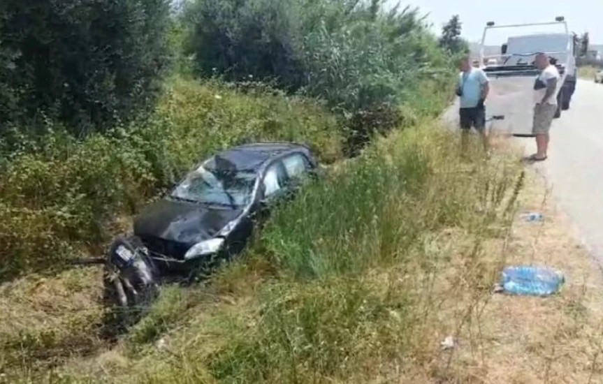 Aksident i rëndë në vend! Furgoni me njerëz përfundon në kanal, 4 persona…