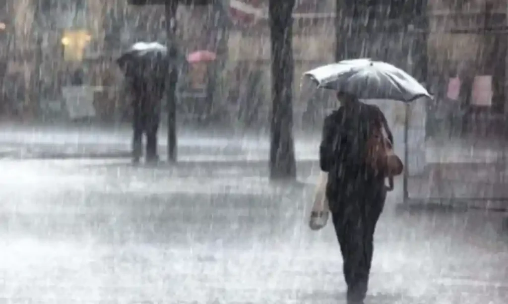 Reshje shiu, dhe ulje temperaturash?/ Ja si parashikohet moti për ditën e nesërme