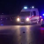 Aksident i frikshëm! Makina ‘fluturon’ motorin në ajër, humb jetën një person!