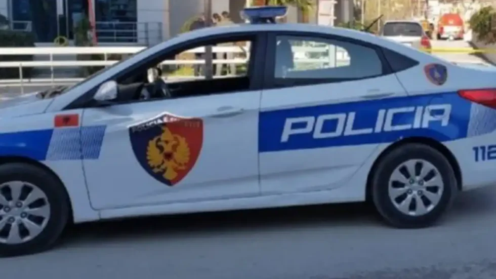 Çudi në Tiranë! U raportua për të shtëna me armë zjarri te Liqeni, qytetari kishte parkuar makinën keq dhe…