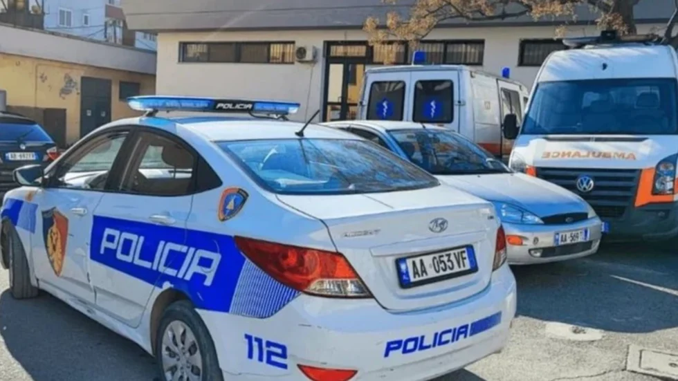 Tronditëse/ Gjendet trupi i pajetë i një 50-vjeçari brenda banesës, dyshohet se…