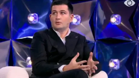 Këngëtari lë lojën, Arbër Hajdari shpërthen: E kuptove që je i paaftë?