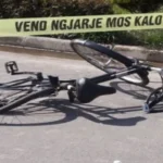 Lajmi i fundit: Rrëzohet me biçikletë dhe bie në kanal, humb jetën personi