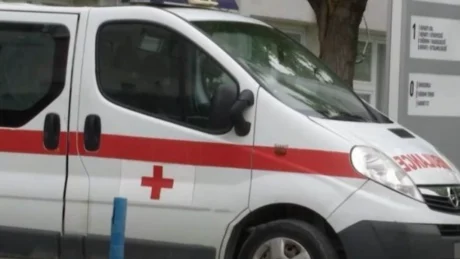 Aksident i frikshëm! Makina përplaset me kamionin, 5 persona thuhet se…