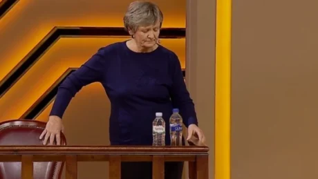 ‘I preu kokën nënës sime…’ Njihuni me historinë TRONDITESE të Teutës ‘Më martuan me djalin e…’