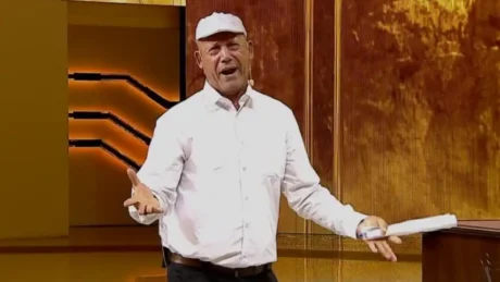 “Kam vr*rë babanë, kam kapur nusen e djalit?!” Damka e turpit njollos Arturin, shpërthen në lot (Video)