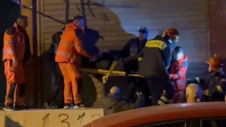 Ngjarje fatale! Mësuesi i anglishtes bie nga kati i gjashtë dhe mbetet i varur ne…