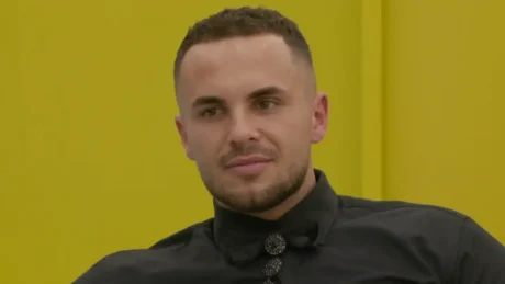 VIDEO/ Edi kapet me telefon brenda “Big Brother VIP Kosova”?