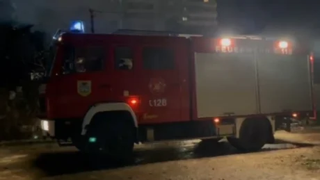 E FUNDIT: Zjarri i fuqishëm përfshinë disa banesa në vend, një 12 vjecare thuhet se…