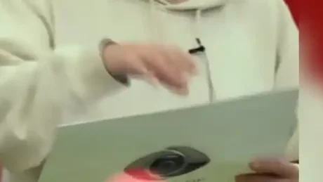 Mbërrin një tjetër zarf për Rogertin në shtëpi, banorëve u njoftohet se…