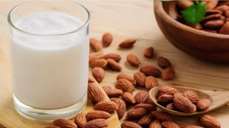 Nga qumështi te vezët, ja cilat janë ushqimet më të mira për shëndetin e kockave