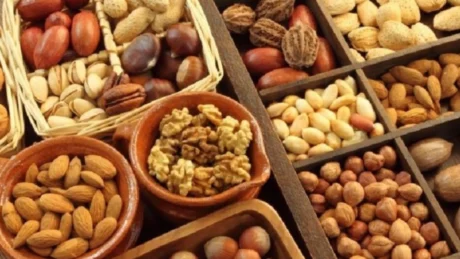 Zbuloni 4 frutat e thata që forcojnë zemrën, kockat dhe trurin