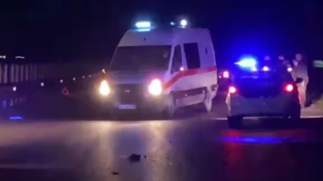 Aksident tragjik! Makina merr përpara 2 persona, njëri vd*s në vend