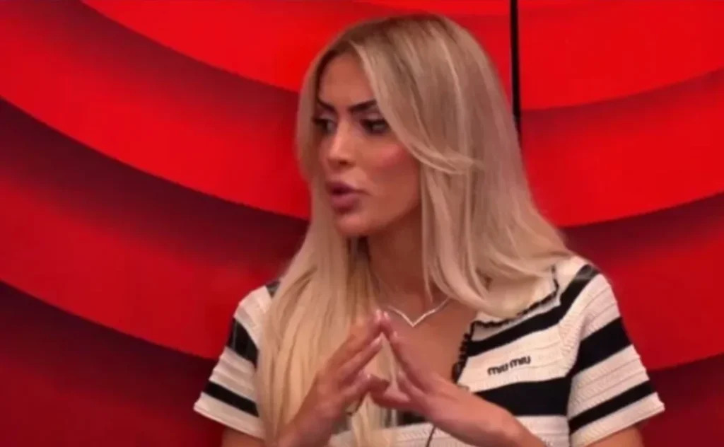 Rrjeti po zien/ Brikena kapet nga kamerat duke v*dhur sendet e Selinës?! (Video)