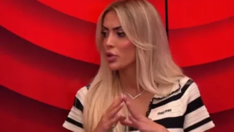 Rrjeti po zien/ Brikena kapet nga kamerat duke v*dhur sendet e Selinës?! (Video)