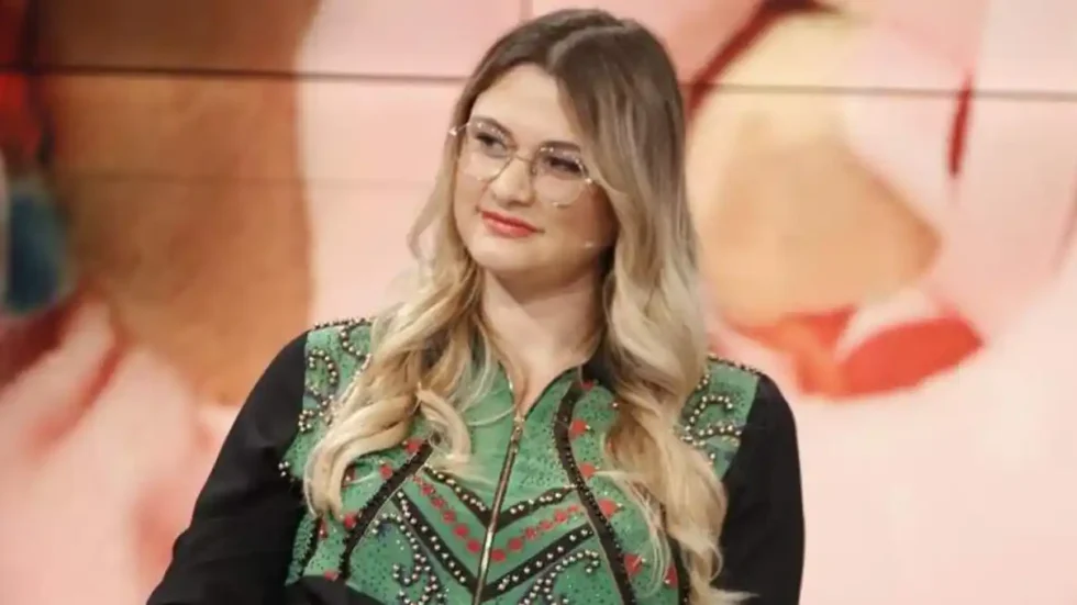 “I dashur, ti je tr*p”: Neda Balluku zbulon pse zgjodhi këtë titull për librin, thotë që…