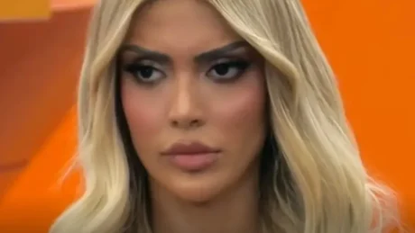 Pamje shqetësuese/ Cfarë po ndodh me banore, Brikena kërkon urgjentisht një psikolog!