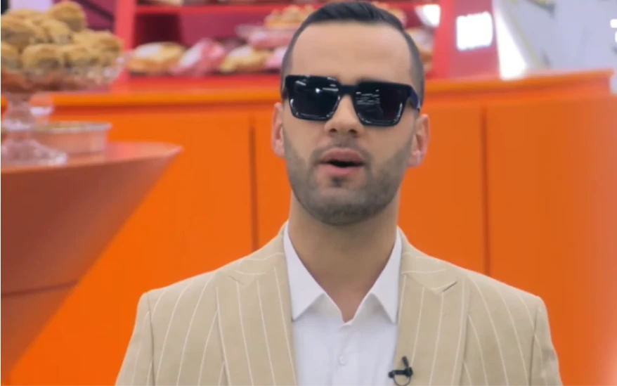 Një djalë i verbër bëhët banorë në “BBVA”