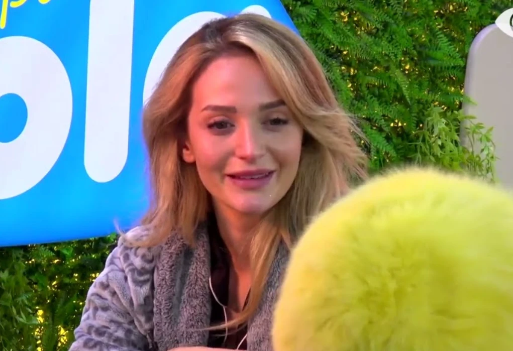 Ndodh e PAPRITURA: Selin puth në buzë… (Video)