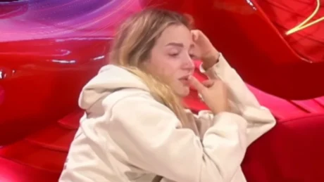 “Se dëgjove ça tha?”/ Selin shpërthen në lot te Dhoma e Rrëfimit: Kush e di si kam dalë jashtë…