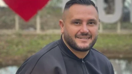 Bes Kallaku nuk fshihet më, publikon foton romantike me partneren e re (FOTO)