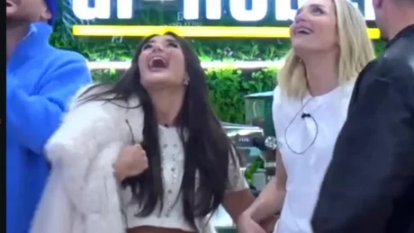 Çfarë mesazhi kishte në të? Surprizë nga ajri për Selin, Gretën dhe Gimbon, nga babai i Selin