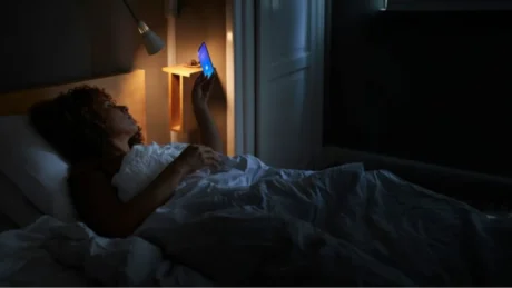 Zgjoheni gjithmonë në 3:00 të mëngjesit? Ekspertja e gjumit zbulon zakonet e këqija që mund të jenë fajtorë