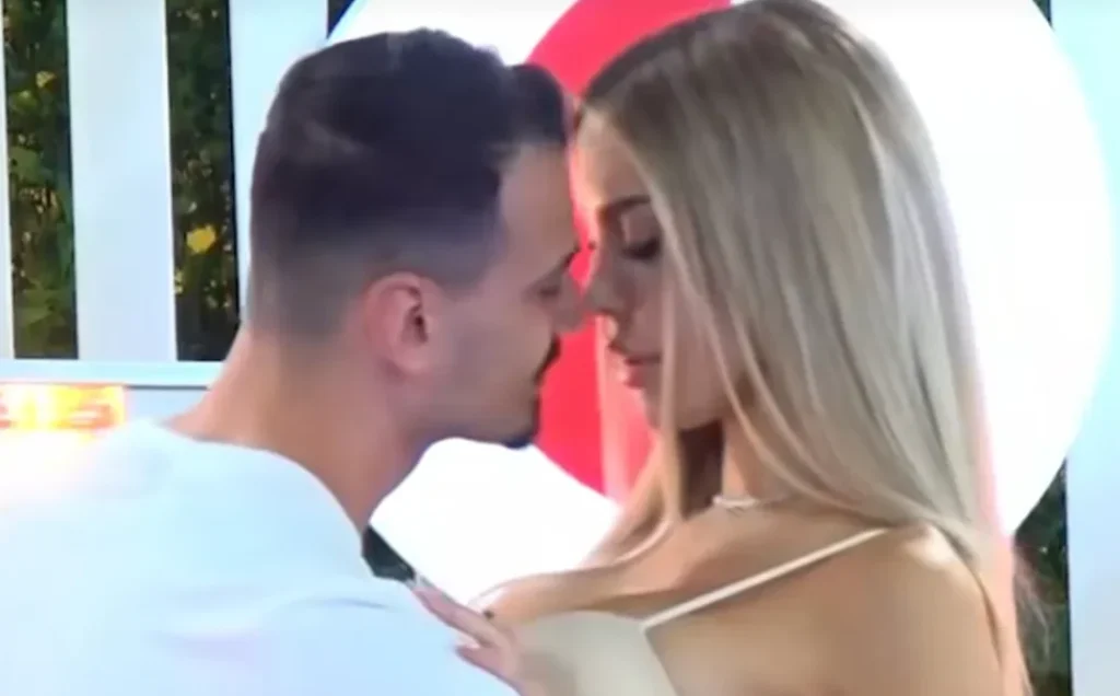 Dalin pamjet/ Ky është momenti kur Mateo tenton ta puthë me forcë Brikenën, ajo largohet (VIDEO)