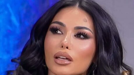 As Soni as Sanije/ Këngëtarja u zbulon fermerëve emrin e saj të vërtetë