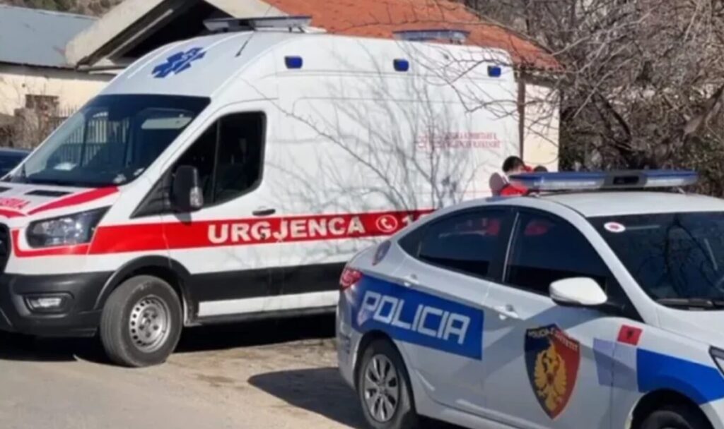 E rëndë/ 44-vjeçari gjendet i pajetë në shkallët e pallatit ku jetonte (Emri)