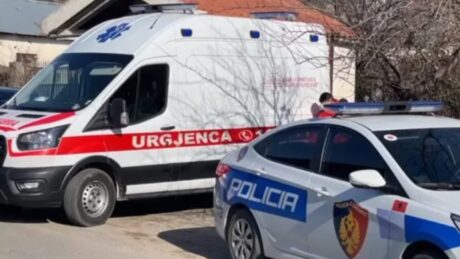 E rëndë/ 44-vjeçari gjendet i pajetë në shkallët e pallatit ku jetonte (Emri)