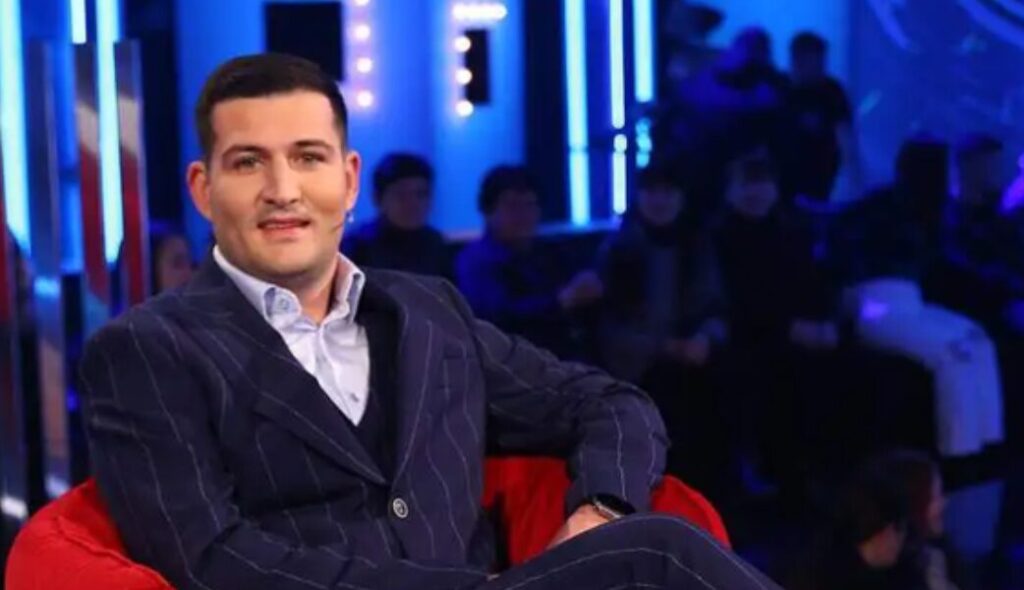Nuk do të jetë më opinionist i BBV? Ja çfarë thotë Arbër Hajdari