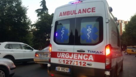 E rëndë në Tiranë, 28-vjeçarja gjendet pa shenja jete në apartamentin e marrë me qira