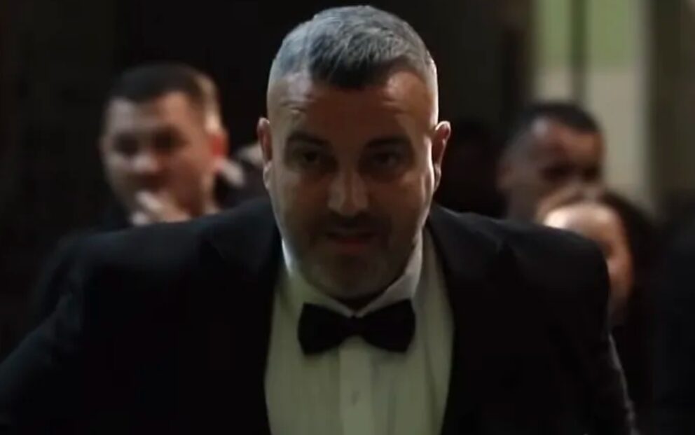 Dalin pamjet e para/ Momenti kur Rogerti i revoltuar krah njerzve te tij tenton te l… (VIDEO)
