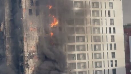 Sërish zjarr në Tiranë, flakët përfshijnë një apartament në rrugën “Jordan Misja”