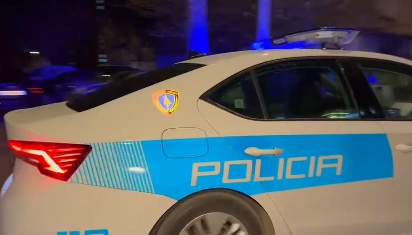 Plag*set me a*më zjarri punonjësi i policisë, uniformat blu në kërkim të autorit! Çfarë ndodhi gjatë natës