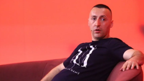 “Pse nuk martohesh?”/ G-Bani habit me përgjigjen e tij