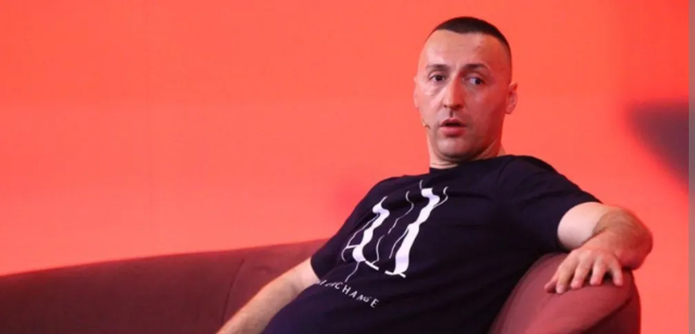 “Pse nuk martohesh?”/ G-Bani habit me përgjigjen e tij
